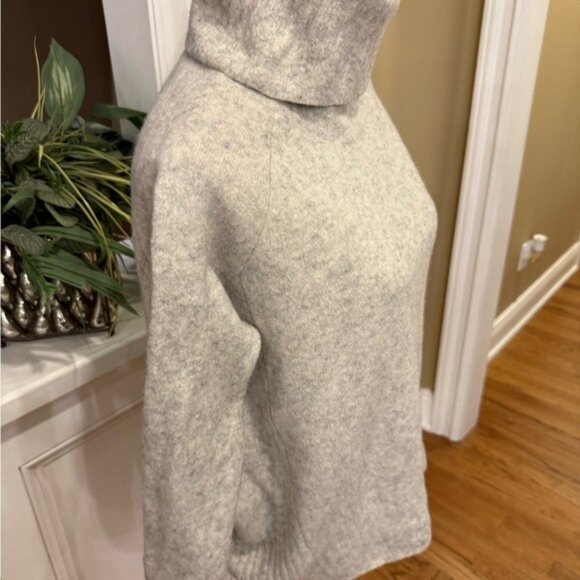 Aritzia Community Sweater Wool Yak Turtleneck Oversized Neutral Gray Size XS - Picture 3 of 12